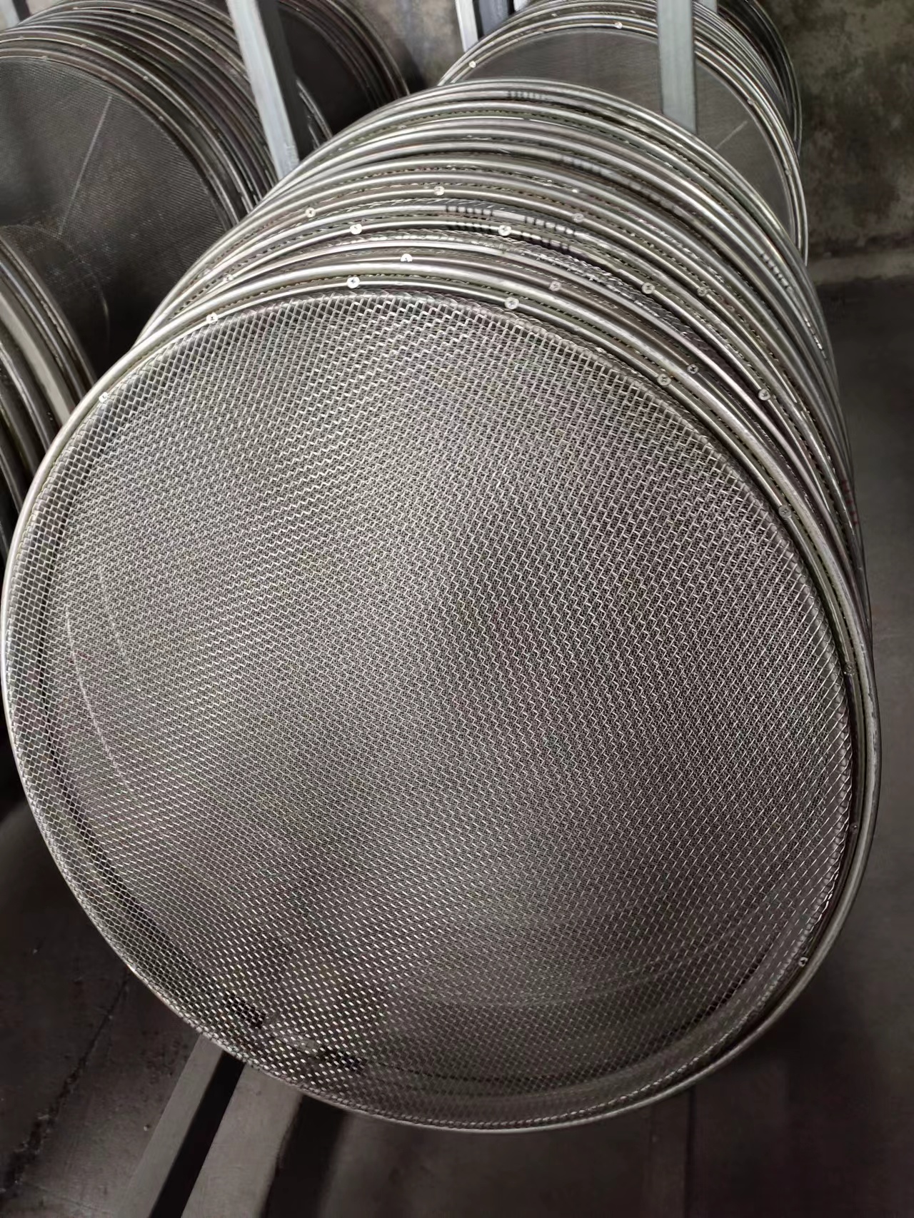 振動篩幾種常用的網架